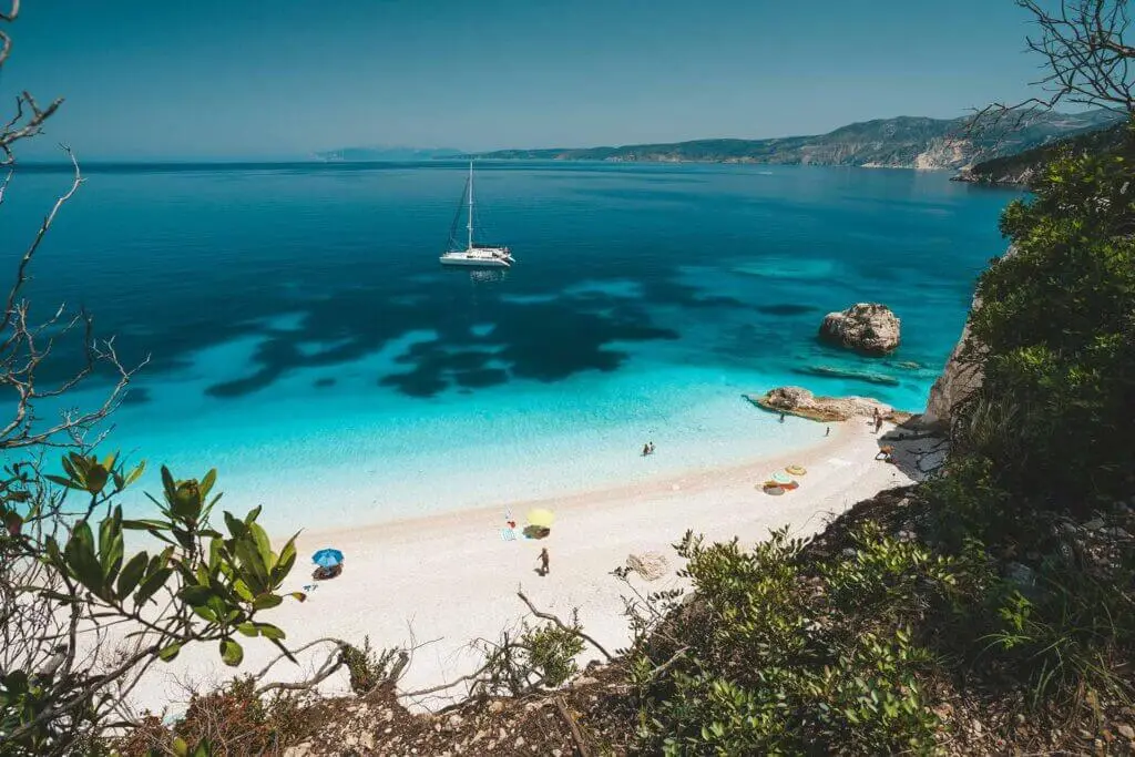 fteri-beach-cephalonia-kefalonia-greece-white-c-2021-08-27-09-40-11-utc-1024x683
